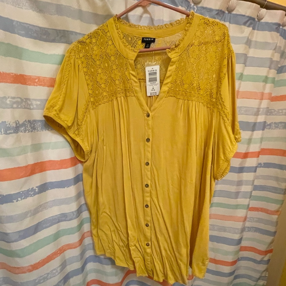 NWT plus size yellow lace-top shirt